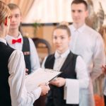 Thiết kế đồng phục cho quản lý nhà hàng: Dấu ấn lãnh đạo